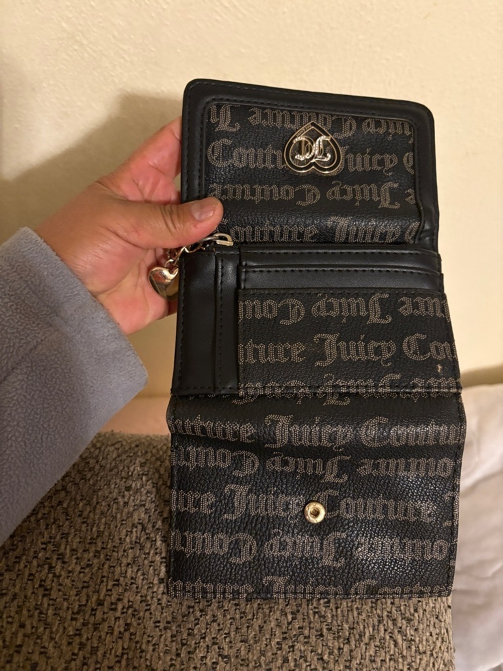 Juicy Couture Black Logo Heart-Emblem Wallet - Picture 14 of 15